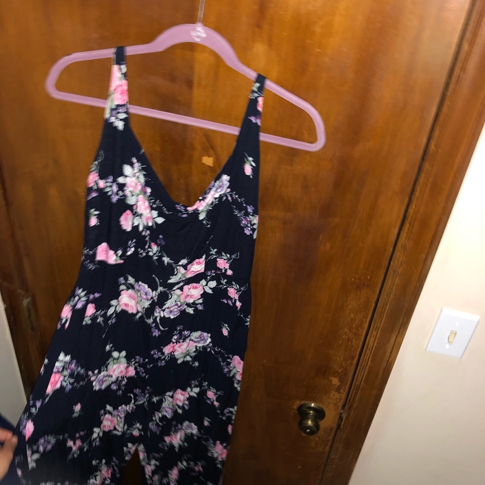 ModCloth Floral jumpsuit  💕🔥 - Picture 3 of 4